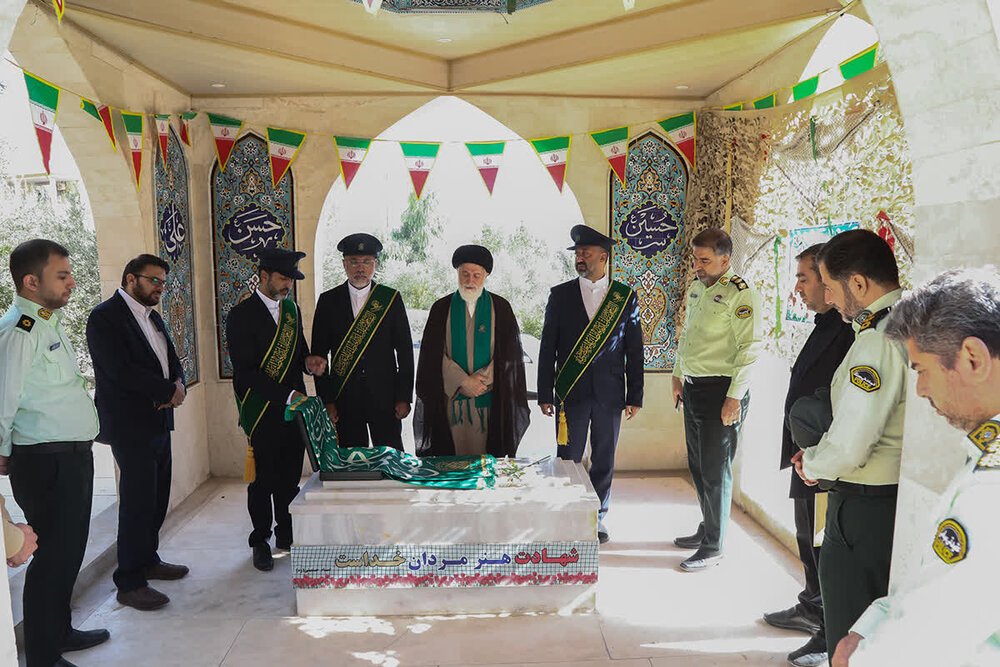 تصاویر تجلیل از فرمانده انتظامی