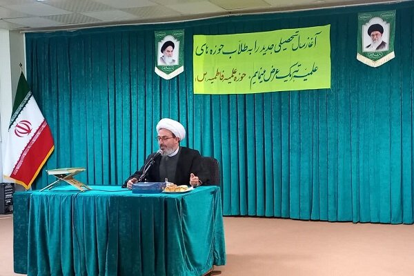 تواضع ثمره‌ درخت علم و دانش است