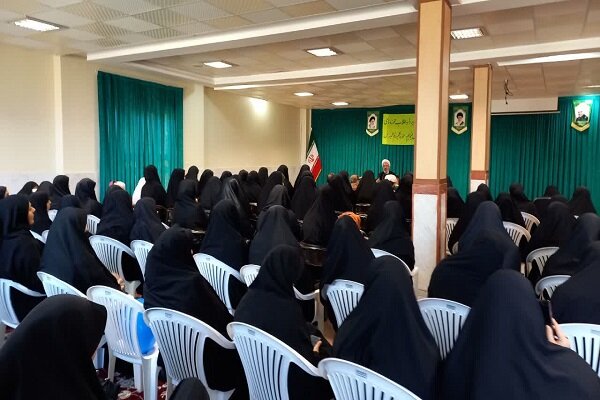 تواضع ثمره‌ درخت علم و دانش است