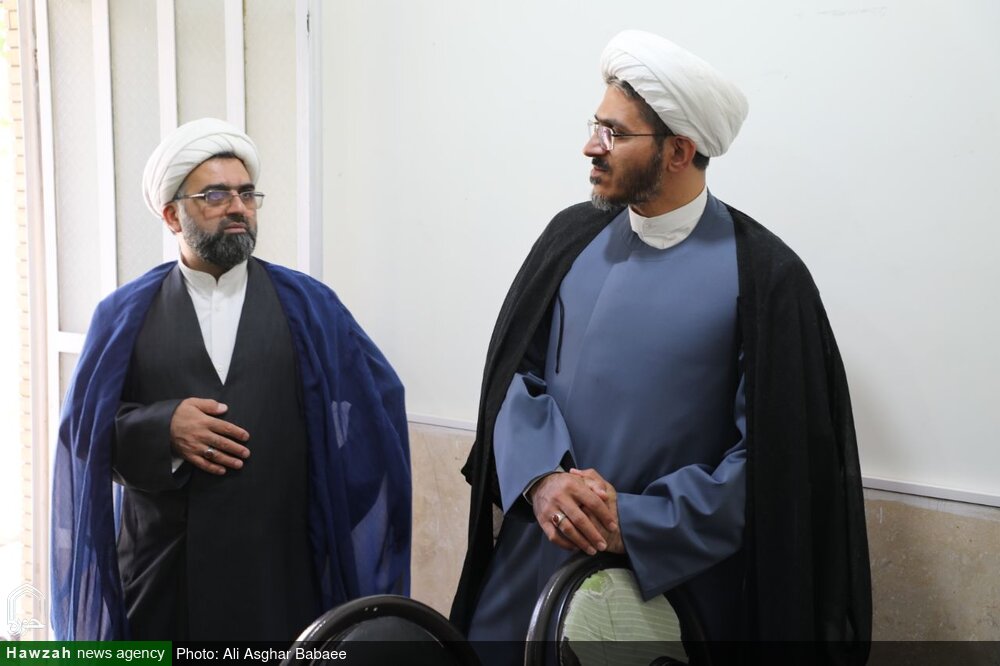 بازدید معاون پژوهش حوزه علمیه استان یزد از مخزن کتابخانه مدرسه علمیه حضرت ولی عصر (عج)شهرستان ابرکوه