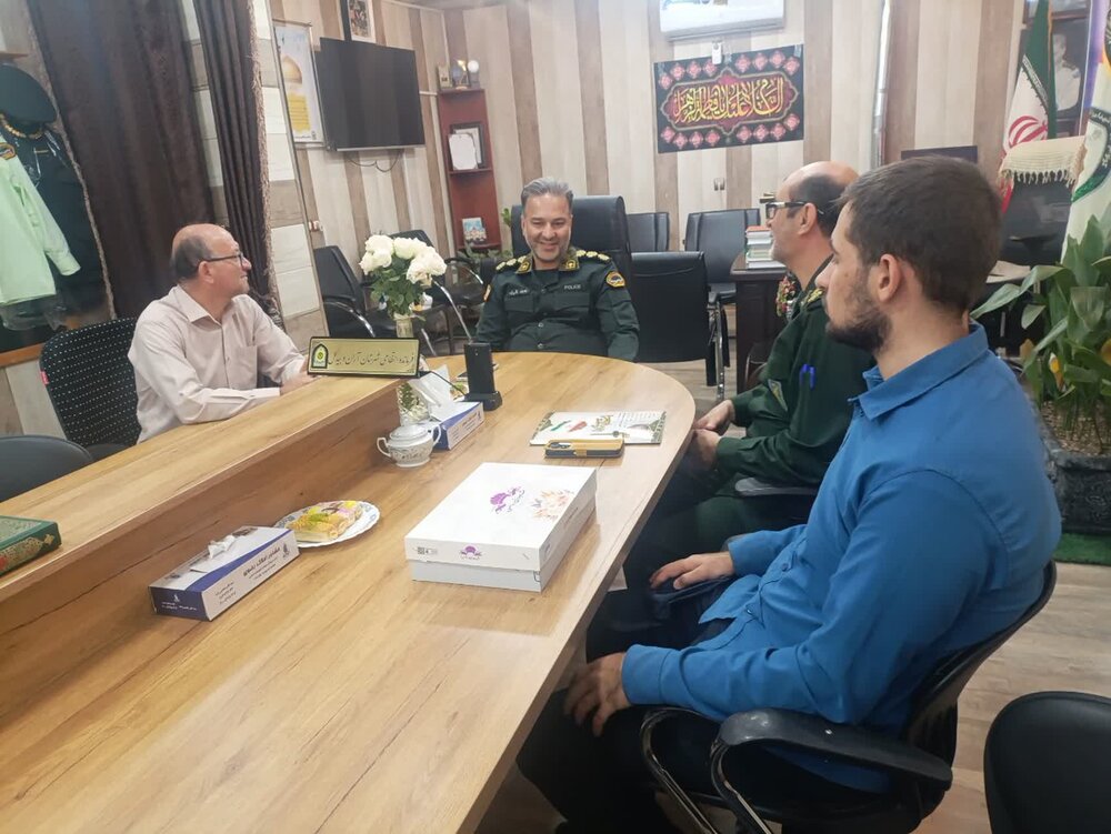دیدار فرمانده پایگاه بسیج دانشجویی دانشگاه پیام نور آران و بیدگل با فرمانده نیروی انتظامی شهرستان