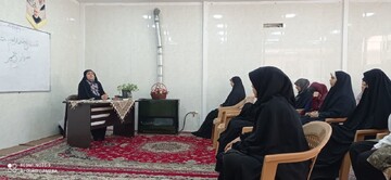 برگزاری نشست معرفی مجموعه کتاب‌های شهید همت در مدرسه علمیه نجف‌آباد