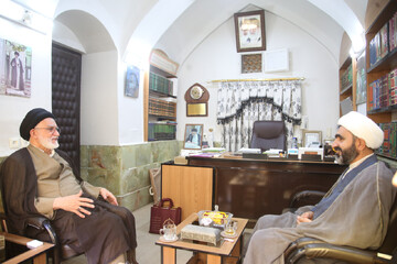 دیدار رئیس عقیدتی سیاسی نیروی انتظامی فارس با دبیر جامعه روحانیت شیراز