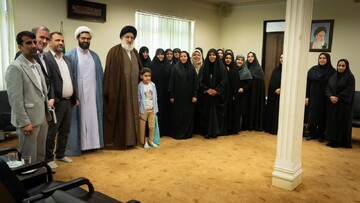 تصاویر / دیدار  فعالین حوزه کودک استان البرز با نماینده ولی فقیه در استان