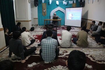 تصاویر/ سلسه کارگاه های تربیتی با موضوع مهارت های سبک زندگی  در حوزه علمیه مرند