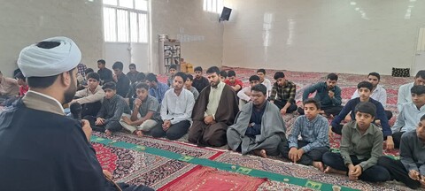 تصاویر/ نشست بصیرتی طلاب مدرسه علمیه حضرت امیرالمؤمنین (ع) سندرک
