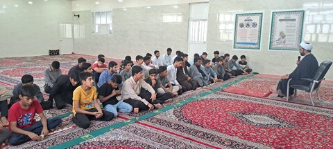 تصاویر/ نشست بصیرتی طلاب مدرسه علمیه حضرت امیرالمؤمنین (ع) سندرک