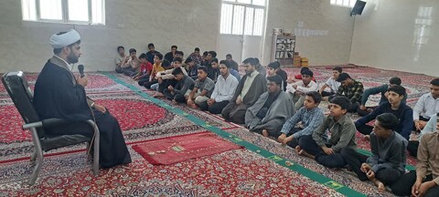 تصاویر/ نشست بصیرتی طلاب مدرسه علمیه حضرت امیرالمؤمنین (ع) سندرک