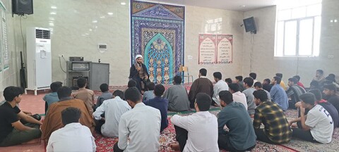 تصاویر/ نشست بصیرتی طلاب مدرسه علمیه حضرت امیرالمؤمنین (ع) سندرک