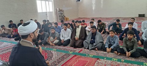 تصاویر/ نشست بصیرتی طلاب مدرسه علمیه حضرت امیرالمؤمنین (ع) سندرک