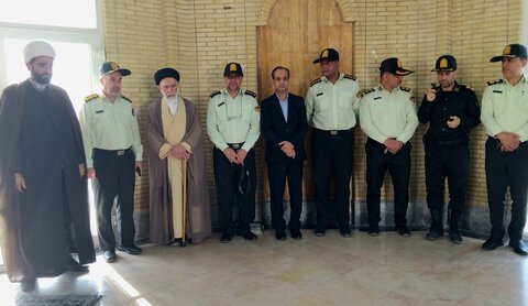 تصاویر غبارروبی مزار شهدای گمنام دیّر