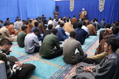 تصاویر/ جلسه اخلاق طلاب مدرسه علمیه امام خامنه ای ارومیه