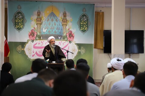 تصاویر/ جلسه اخلاق امام جمعه مرند در مدرسه علمیه ولیعصر(عج) تبریز