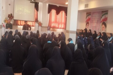 تصاویر/ نشست روشنگری با موضوع سالروز عملیات طوفان الاقصی در حوزه علمیه خواهران فاطمه الزهرا(س) مرند