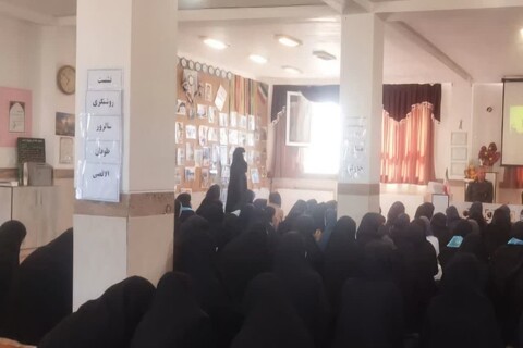 تصاویر/ نشست روشنگری با موضوع سالروز عملیات طوفان الاقصی در حوزه علمیه خواهران فاطمه الزهرا(س) مرند
