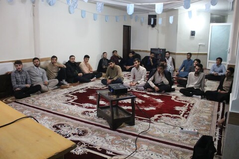 تصاویر/ سلسه کارگاه های تربیتی با موضوع مهارت های سبک زندگی  در حوزه علمیه مرند