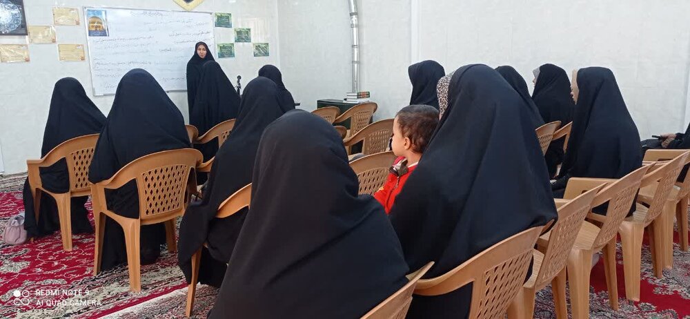 ارائه مقاله "هفت آداب طلایی برای علم‌آموزی" در مدرسه علمیه نجف‌آباد