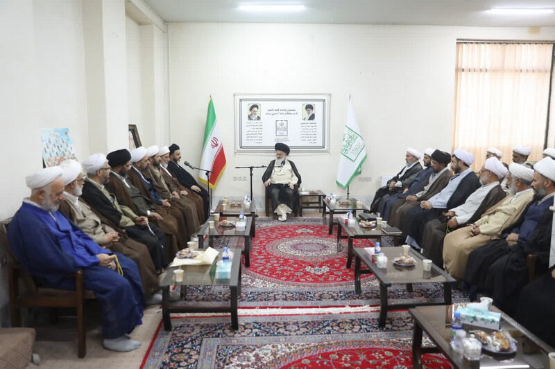 انتقاد آیت‌الله حسینی‌بوشهری از بی توجهی رسانه‌ها به شهادت روحانی شهید محراب