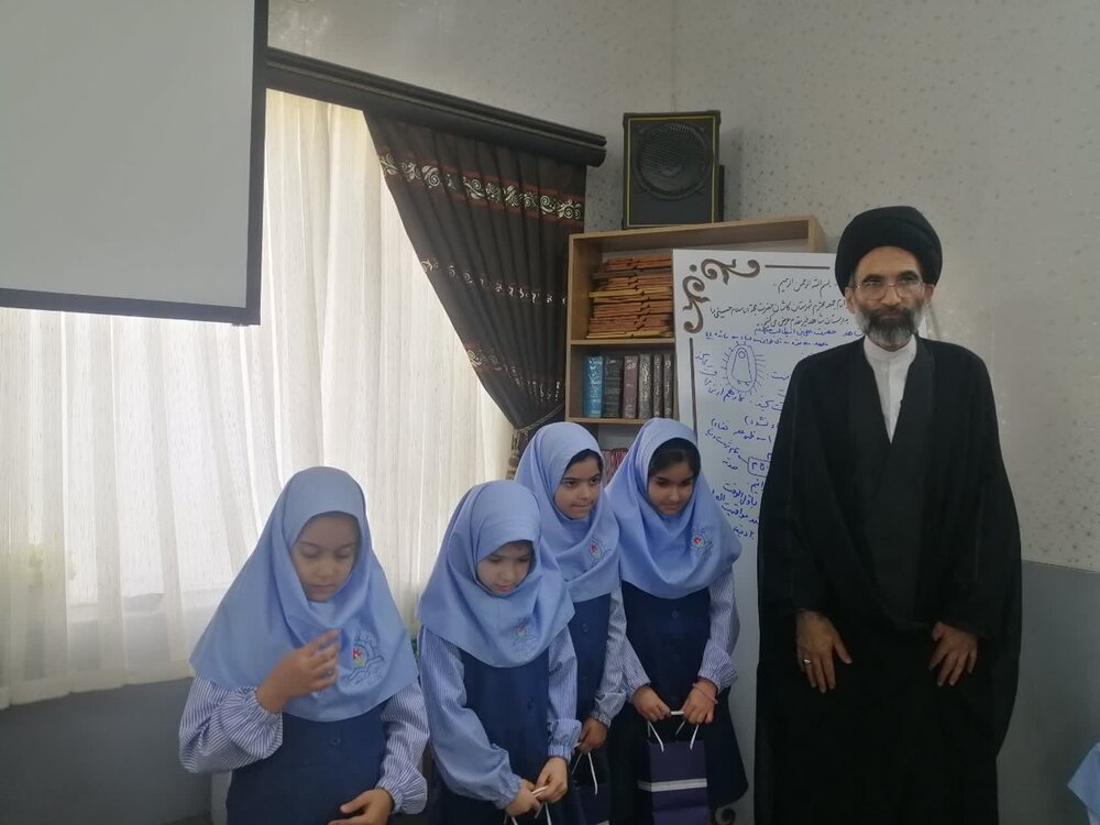 دانش آموزان قدر پدر و مادر و معلمان خود را بدانند