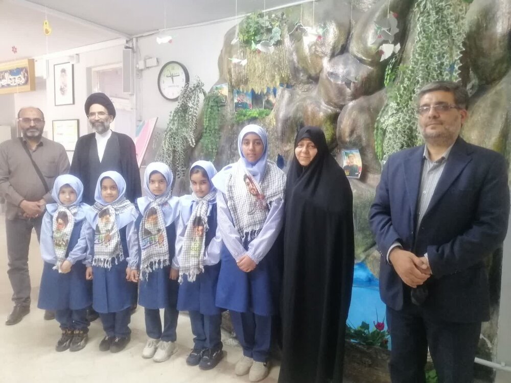 دانش آموزان قدر پدر و مادر و معلمان خود را بدانند+عکس