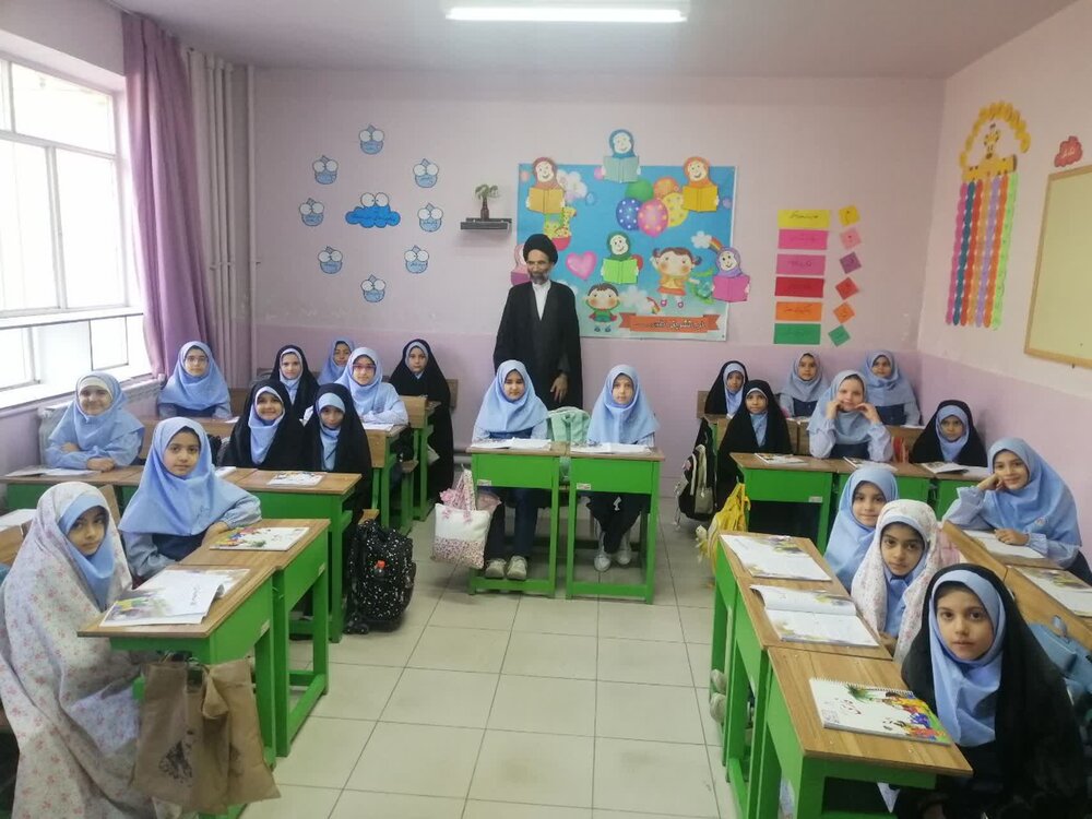 دانش آموزان قدر پدر و مادر و معلمان خود را بدانند