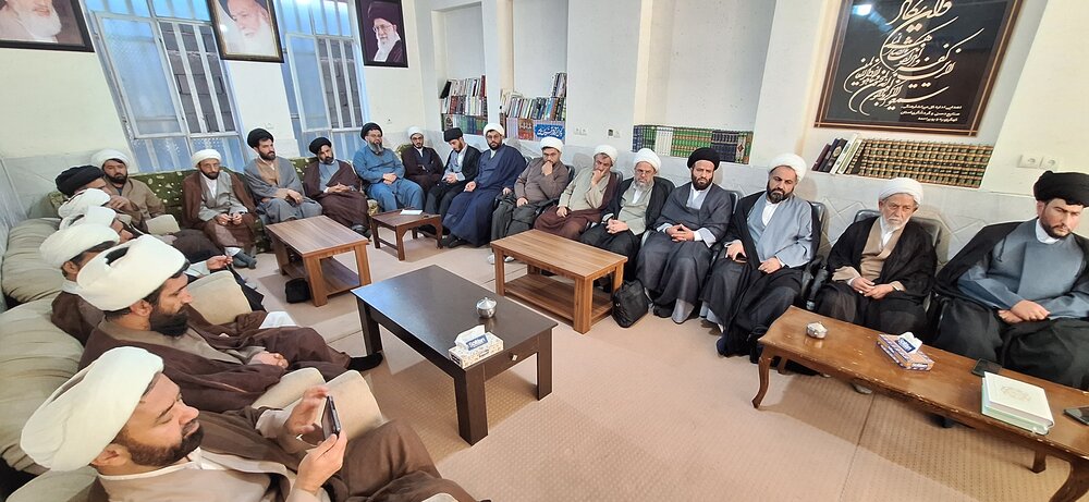 نشست صمیمی پناهی و حدائق در یاسوج؛ از کمبود استاد اخلاق تا طرح مشاوره رایگان و درس خارج مجازی