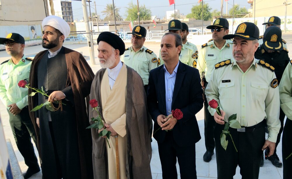 چهره واقعی پلیس به مردم نشان داده شود