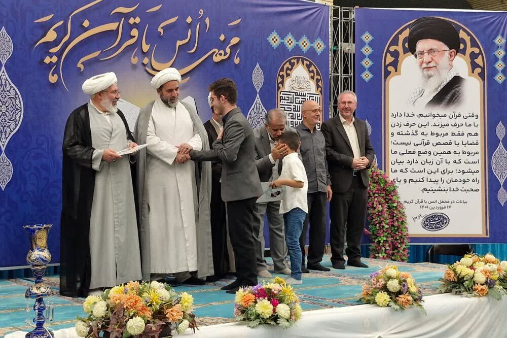 فیلم| دومین محفل کشوری انس با قرآن کریم دانش‌آموزی در ارومیه