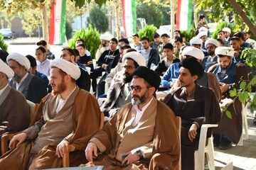 روحانیت در خط مقدم دفاع از انقلاب است