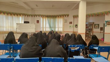 نصرت الهی بر کسانی است که در راه تقوا قدم برمی‌دارند