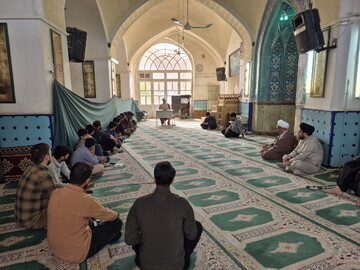 تصاویر/ درس اخلاق مدرسه آیت‌الله مدنی کاشانی(ره)