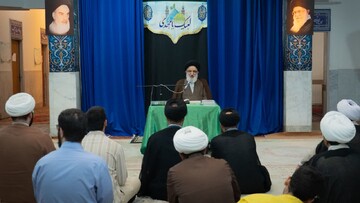 تصاویر/ درس اخلاق امام جمعه کرج در مدرسه علمیه امام صادق (ع)