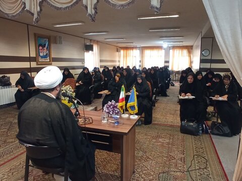 تصاویر/بازدید مدیر حوزه علمیه خواهران استان مرکزی از مدرسه علمیه فاطمة الزهرا(س) اراک