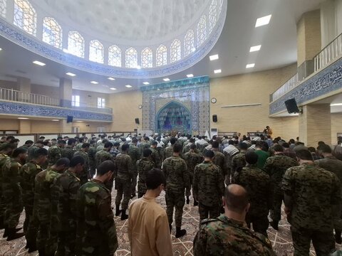 تصاویر/ اقامه نماز جماعت ظهر و عصر و درس اخلاق توسط حجت الاسلام و المسلمین مدرسی