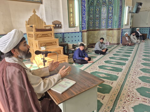 تصاویر/ درس اخلاق مدرسه آیت‌الله مدنی کاشانی(ره)