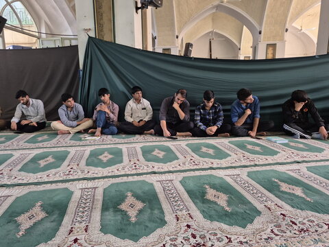 تصاویر/ درس اخلاق مدرسه آیت‌الله مدنی کاشانی(ره)