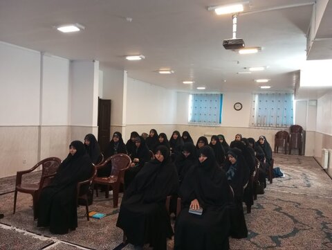 تصاویر/ آیین آغاز سال تحصیلی مدرسه علمیه الزهرا(س) شهربابک