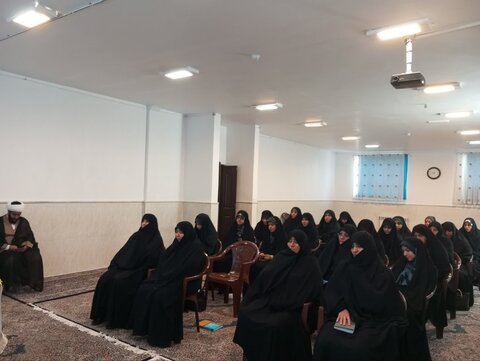 تصاویر/ آیین آغاز سال تحصیلی مدرسه علمیه الزهرا(س) شهربابک