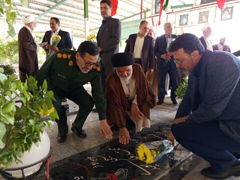 تجدیدمیثاق امام جمعه جدیدنطنز با آرمان شهدا