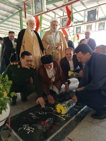 تجدیدمیثاق امام جمعه جدیدنطنز با آرمان شهدا