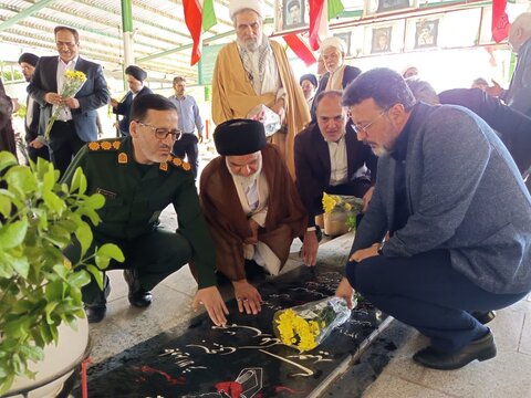 تجدیدمیثاق امام جمعه جدیدنطنز با آرمان شهدا