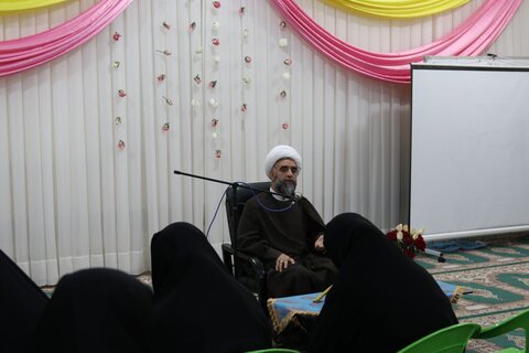 تصاویر/ نشست مدیر حوزه علمیه خواهران استان بوشهر با طلاب مدرسه علمیه خواهران خورموج