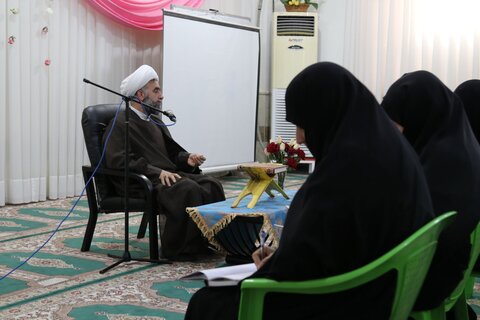 تصاویر/ نشست مدیر حوزه علمیه خواهران استان بوشهر با طلاب مدرسه علمیه خواهران خورموج