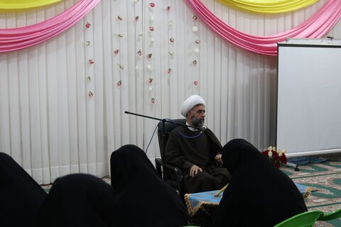 تصاویر/ نشست مدیر حوزه علمیه خواهران استان بوشهر با طلاب مدرسه علمیه خواهران خورموج