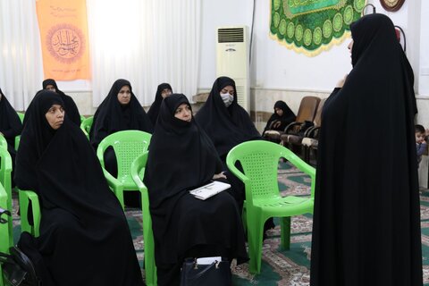 تصاویر/ نشست مدیر حوزه علمیه خواهران استان بوشهر با طلاب مدرسه علمیه خواهران خورموج