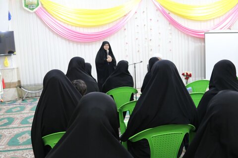 تصاویر/ نشست مدیر حوزه علمیه خواهران استان بوشهر با طلاب مدرسه علمیه خواهران خورموج