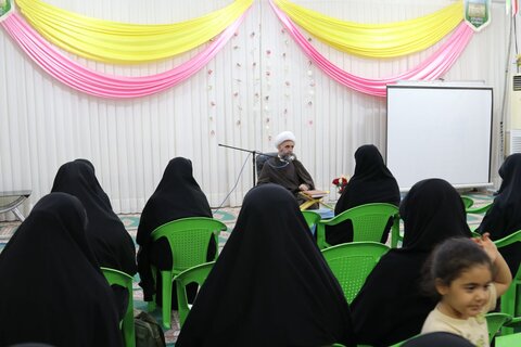 تصاویر/ نشست مدیر حوزه علمیه خواهران استان بوشهر با طلاب مدرسه علمیه خواهران خورموج