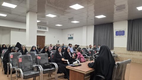 تصاویر/ نشست «گام‌هایی به سوی آرامش» ویژه طلاب مدرسه علمیه نرجسیه سیرجان