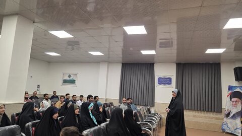 تصاویر/ نشست «گام‌هایی به سوی آرامش» ویژه طلاب مدرسه علمیه نرجسیه سیرجان