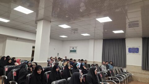 تصاویر/ نشست «گام‌هایی به سوی آرامش» ویژه طلاب مدرسه علمیه نرجسیه سیرجان